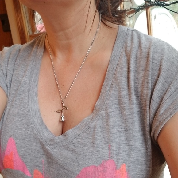 Rose Flower Simple Minimalistic Silver Necklace - Picture 5 of 5